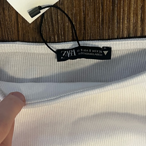 Puff sleeve White Top - Picture 3 of 4